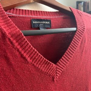 Banana Republic Men's V-Neck Sweater in Burgundy